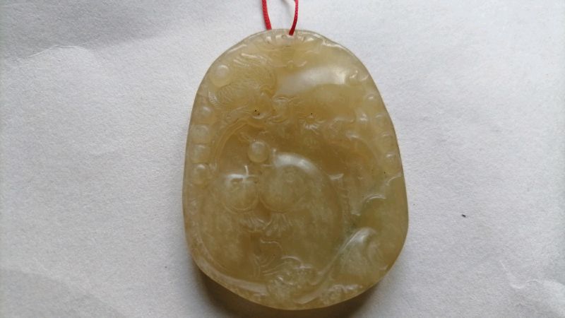 不明白材质的玉佩,有鱼荷花鹤,什么寓意?