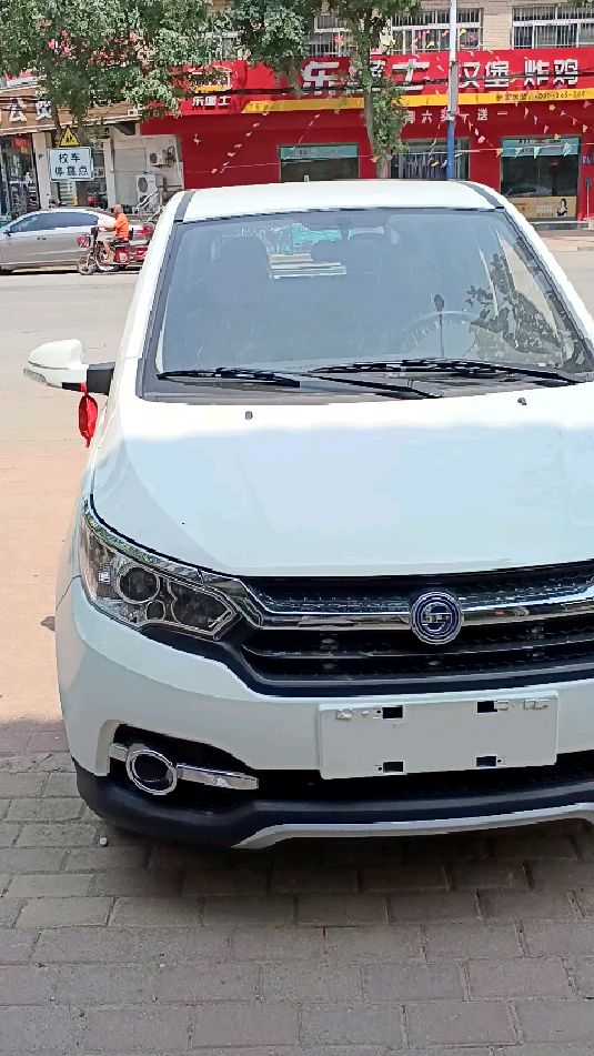 新能源电动车鸿日御虎三缸燃油车.-度小视