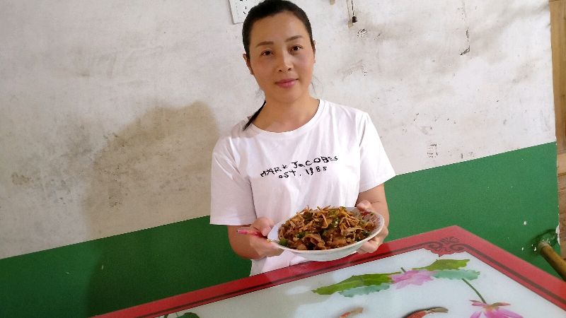 野生小笋跟五花肉这样炒,色香味俱全,比饭店炒的还好吃