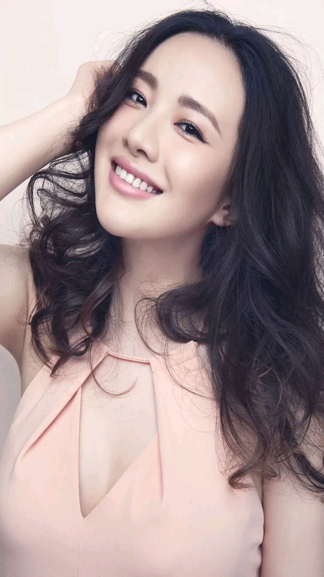 孟茜婀娜多姿,千娇百媚,风华绝代