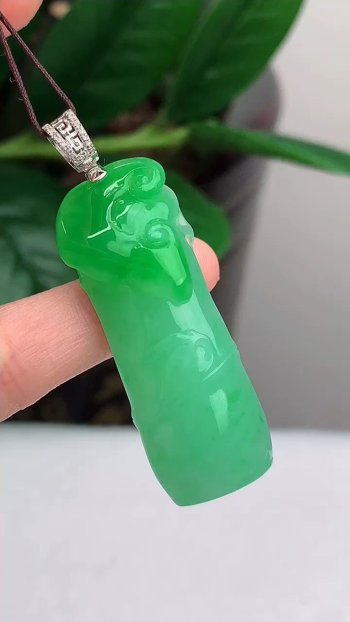 天然a货翡翠 g1266 满绿节节高升 竹节吊坠18k金扣头 玉质细腻 种水好