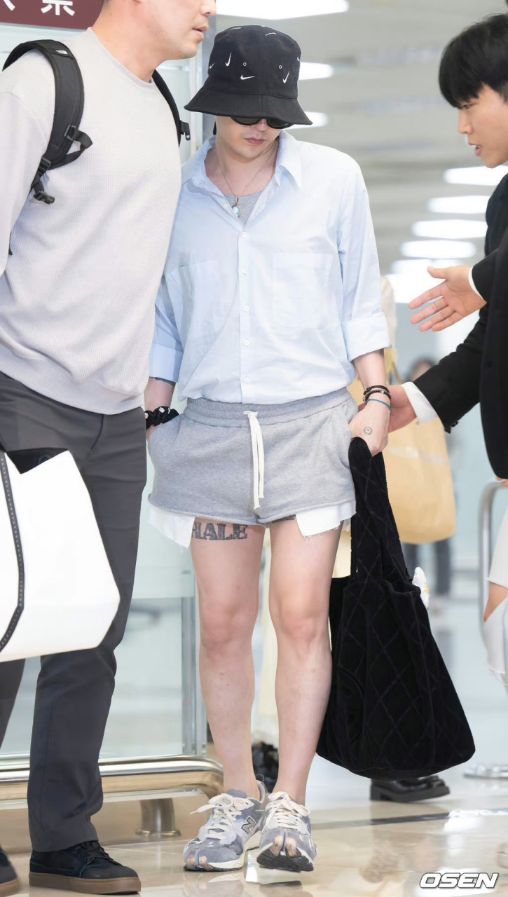 权志龙最新机场穿搭分享