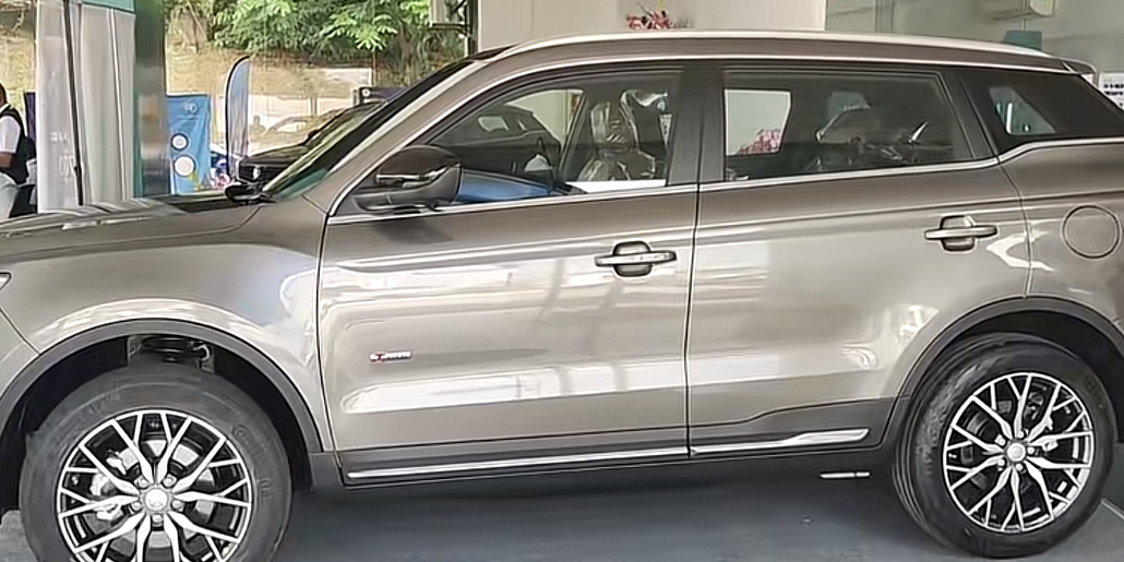 吉利终于"醒悟"了!换装霸气虎头标,车主:早这样早就火了