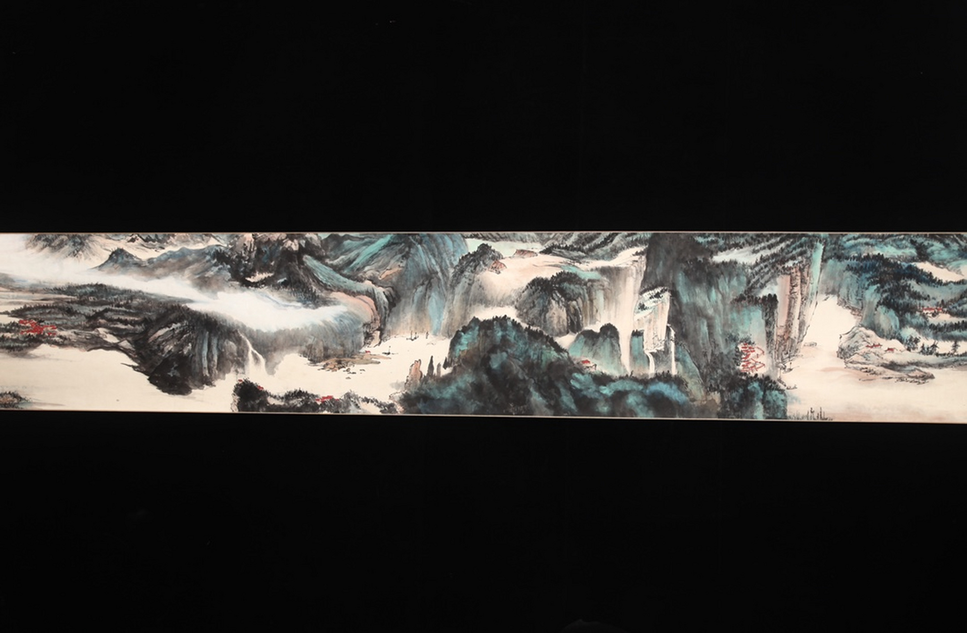 张大千-长江万里图长卷#艺惠藏48166#  此山水长卷青绿重彩,布局宏大