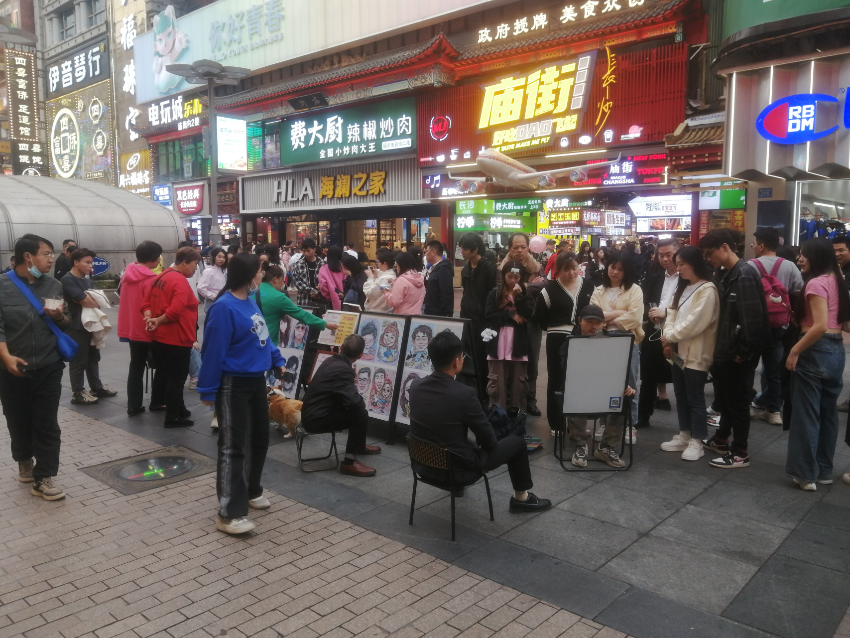 长沙黄兴路步行街是国内人气很旺的旅游景点,长沙也成为游客眼中最接