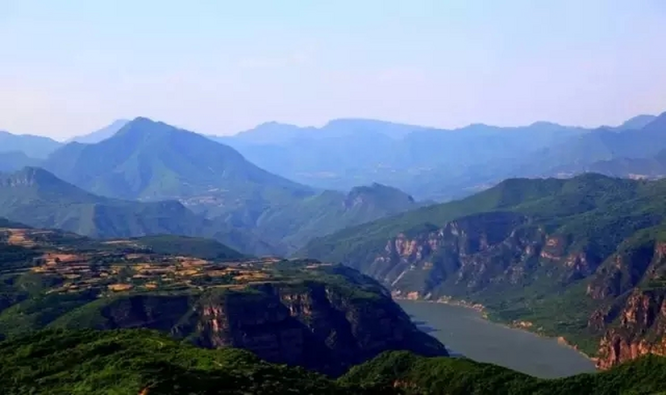 黄河丹峡景区位于三门峡市渑池县北21公里的黄河岸边,景区分为黄河