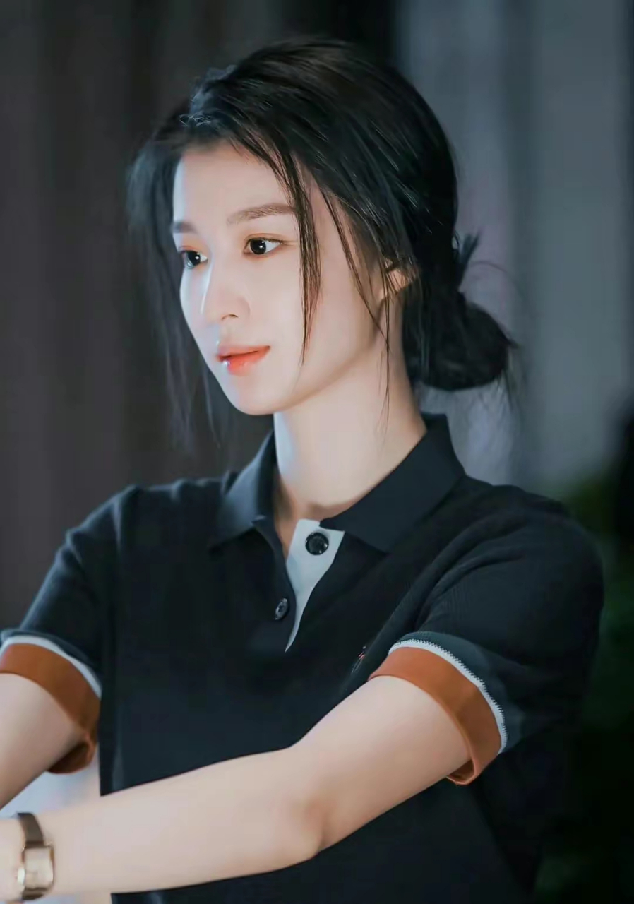 王楚然好美  阮流筝也是在离婚后开始变得更好,事业蒸蒸日上.