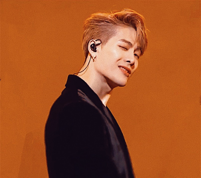 与jessi合作舞台 王嘉尔的绅士手太可爱!