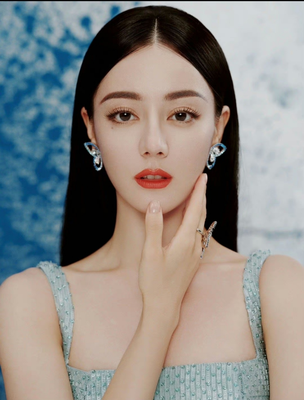 迪丽热巴中分黑长直#,是蓝色大海里的美人鱼公主,又是被热巴美到的