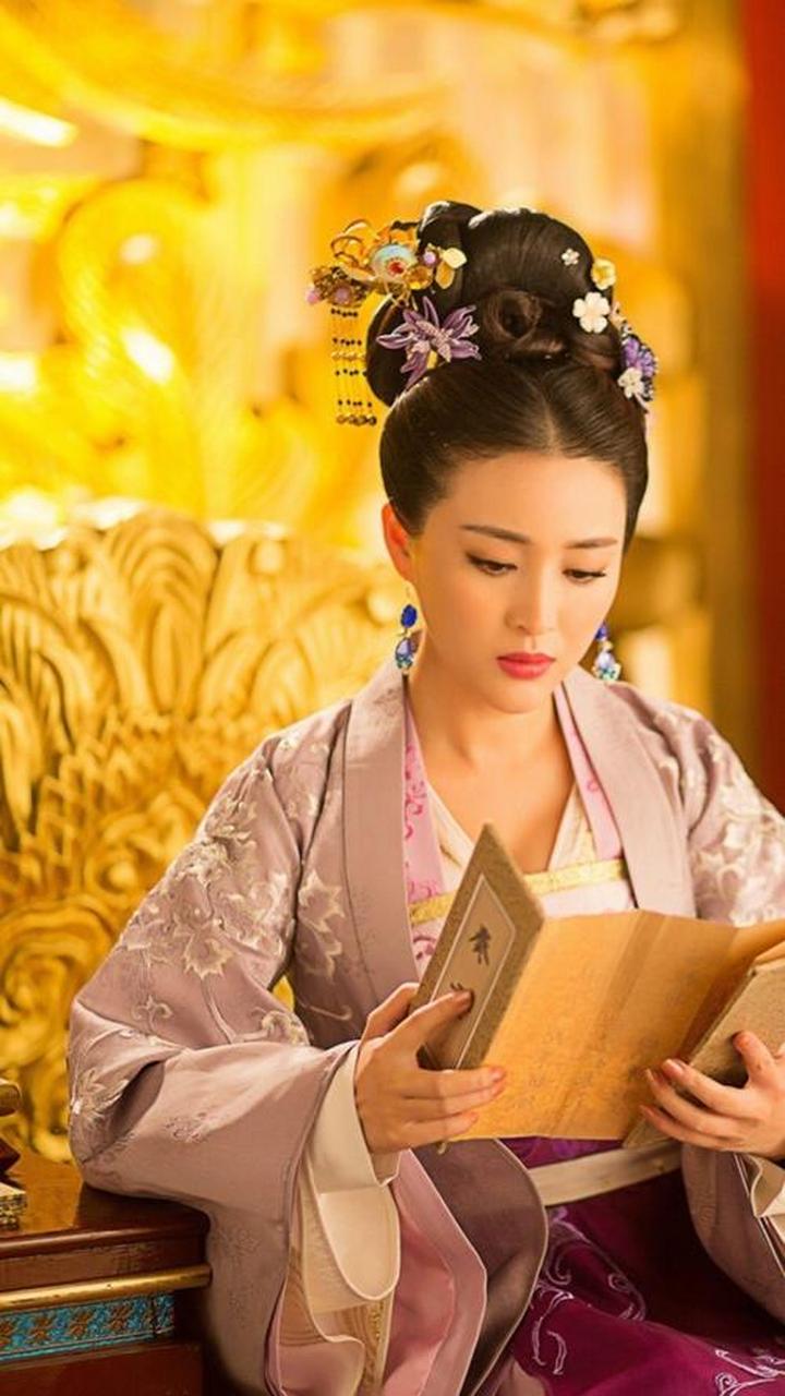 公元1009年8月,宋真宗赵恒在刘妃宫中用膳后,觉得浑身燥热,刘妃安排