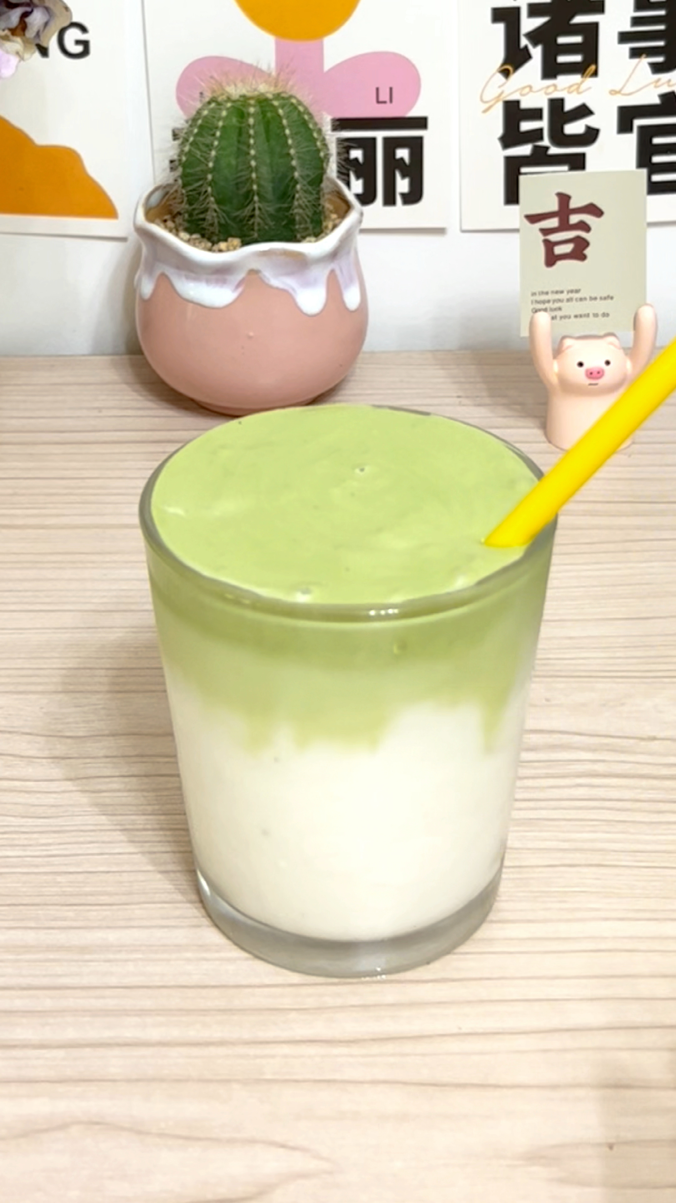 抹茶奶绿#明天周末,奖励自己一杯抹茶奶绿!这抹茶奶油奶盖喝得太爽了