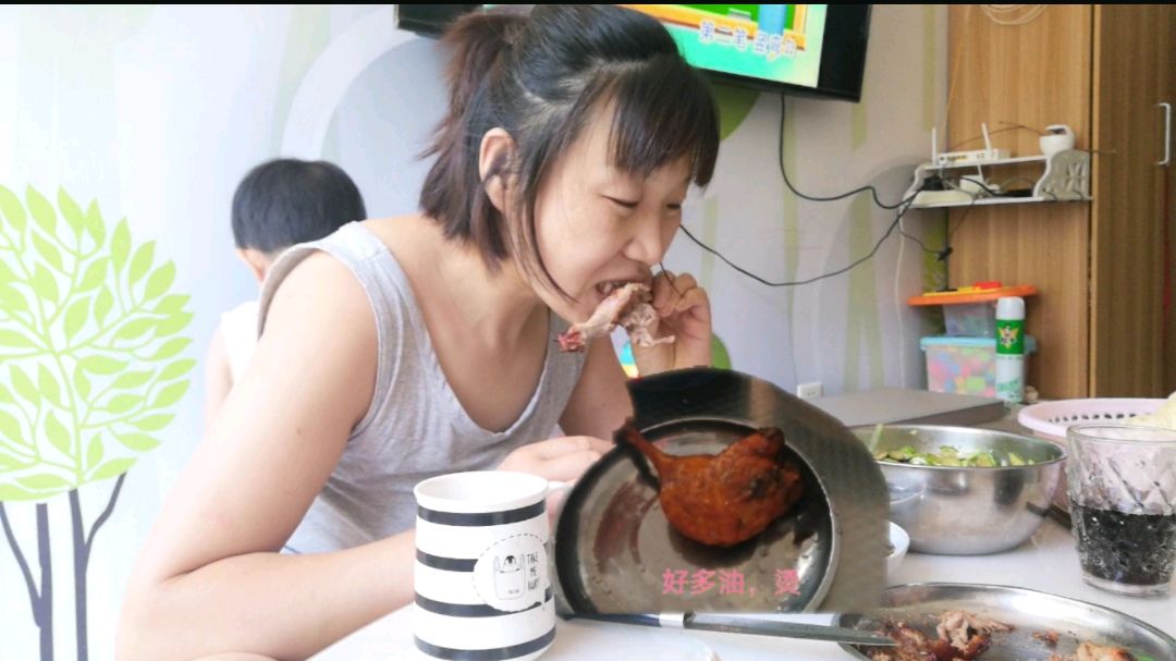 叶子馋烤鸭,舍不得买,在家自制烤鸭腿,好吃的只嗦骨头,吃嗨了