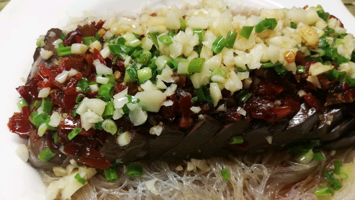 剁椒蒸鸭血的家常做法,鸭血滑嫩,香辣爽口又入味