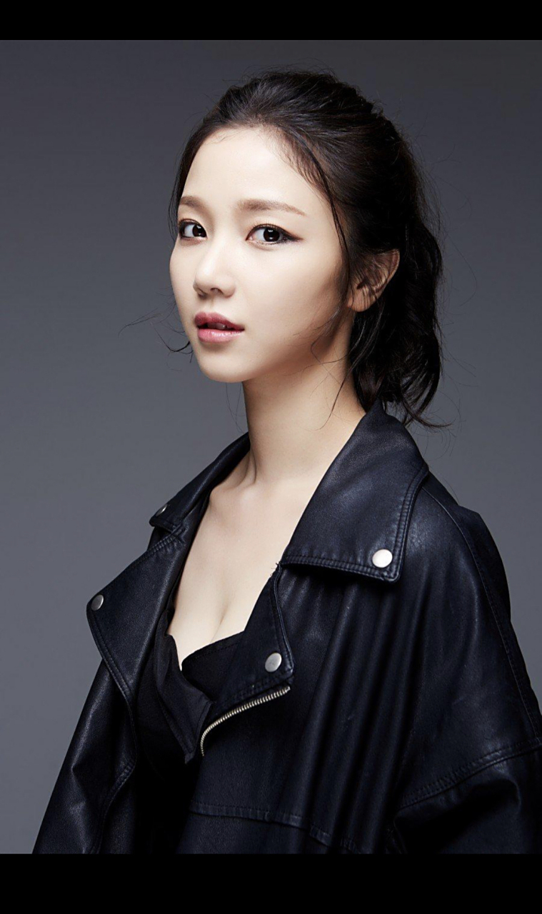 身高168厘米,体重48厘米,毕业于东国大学戏剧电影科,韩国女演员