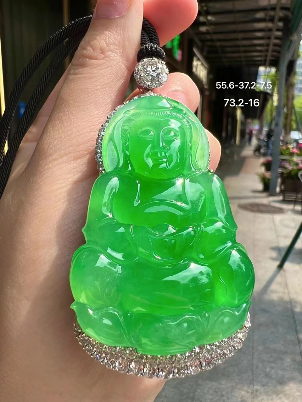 高冰艳绿观音吊坠 翠色娇艳 底子细腻 胶润 雕工精美 价格惊喜～#翡翠