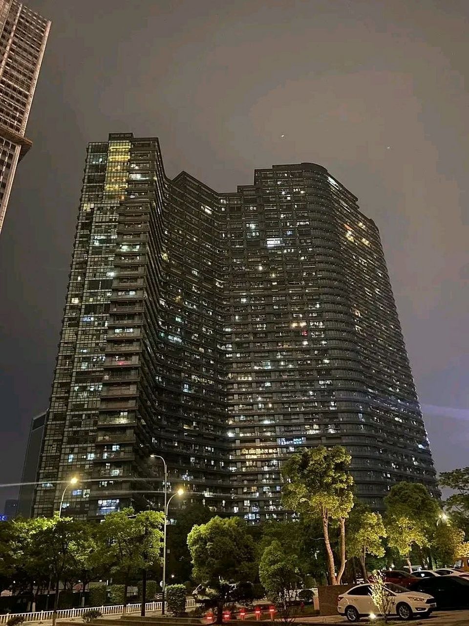 这就是号称国内最大的"茶楼",杭州丽晶国际酒店式公寓,一栋楼堪比一座