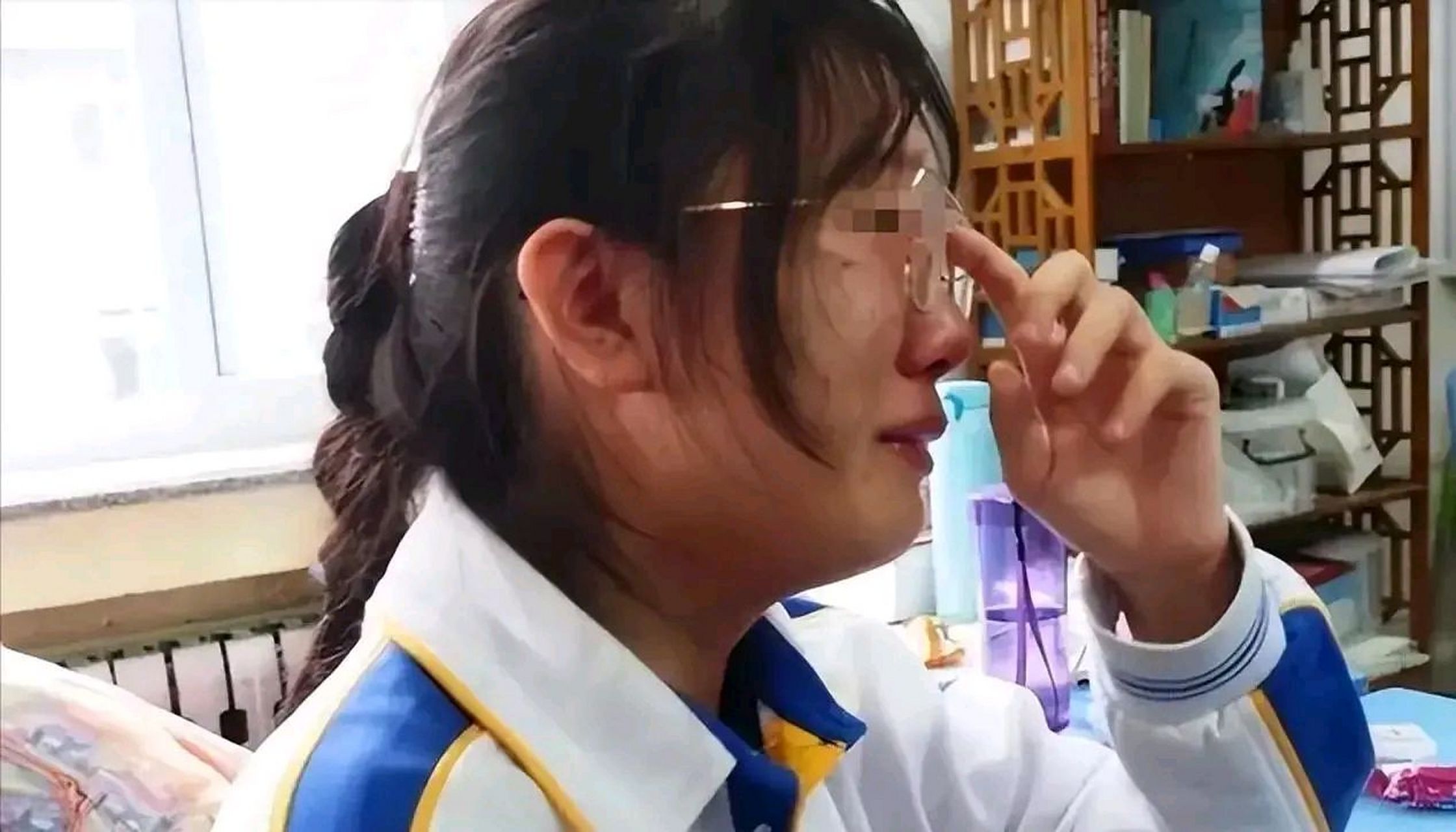 "福建女孩杨婷婷高考后查分,发现自己考了586分,这个分数高出福建一本