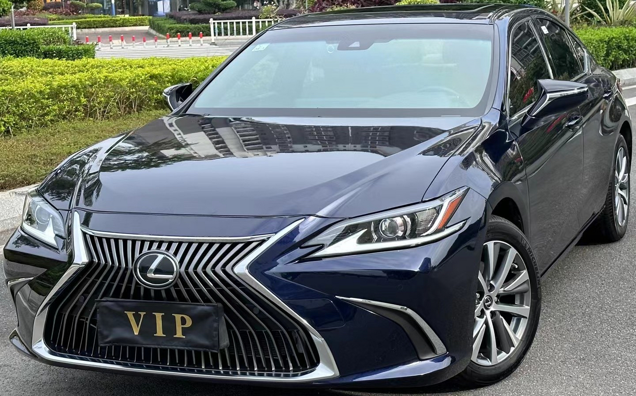 2021年3月上牌  雷克萨斯es260卓越版  一手车  实表行驶13300公里