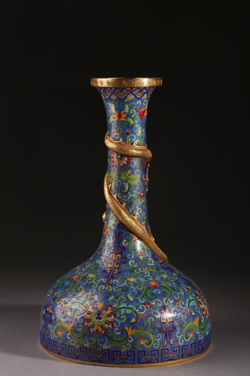 清 精铸铜胎景泰蓝掐丝珐琅蟠龙纹摇铃尊 【规格】高40cm 直径25.