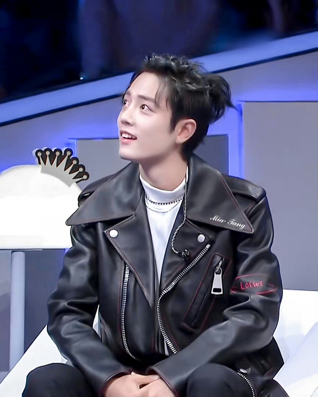 dj战现身打碟,嗨翻全场.高马尾,一身夹克,又帅又a,给造型师加鸡腿!