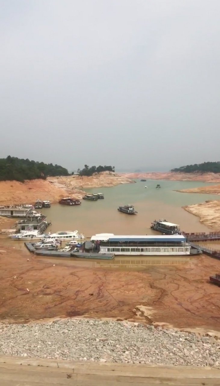 广东第一大湖,万绿湖干涸成这样了.