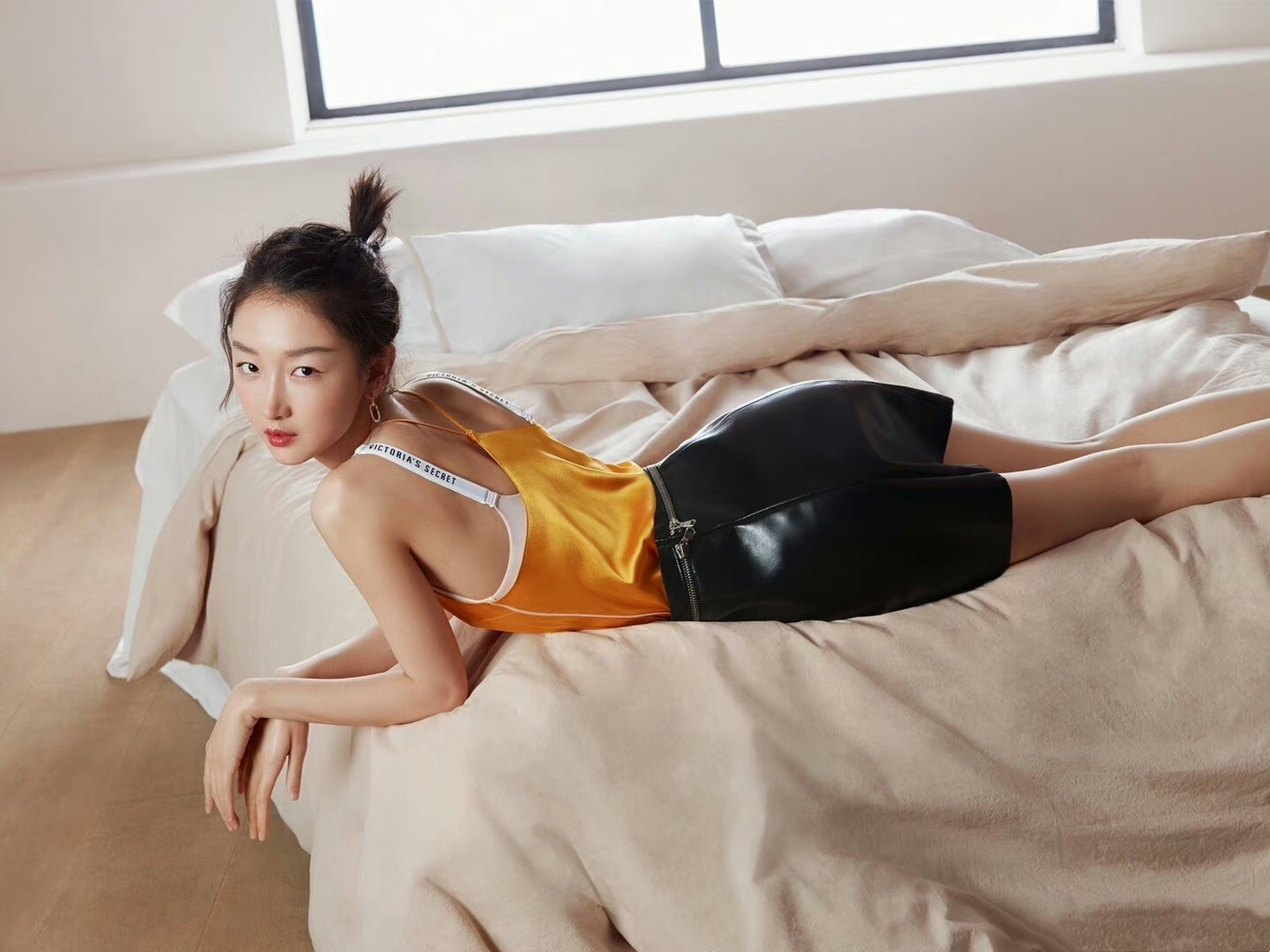 周冬雨光脚丫 #周冬雨# #九月动态激励计划