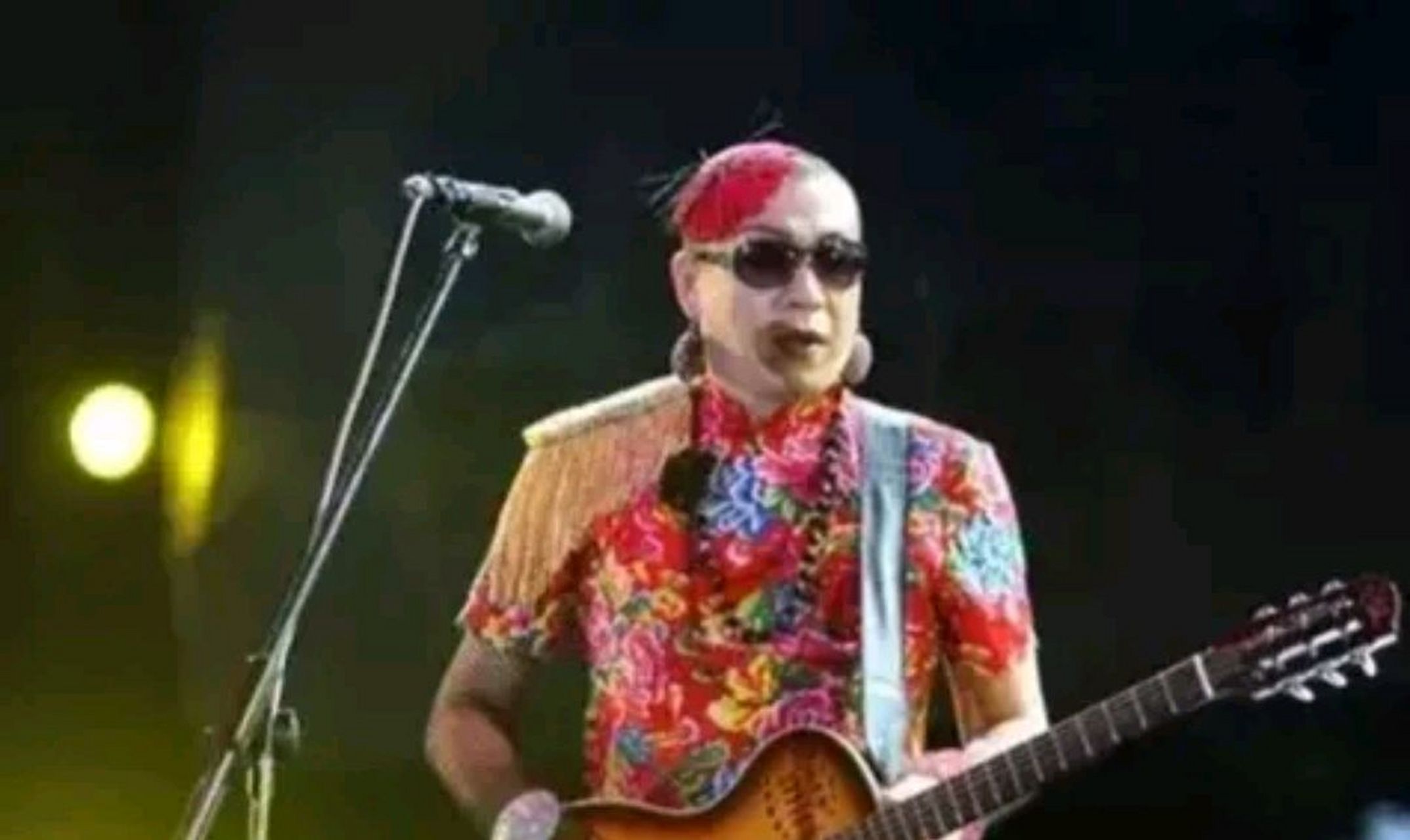 白事五万最多唱一宿!长头发的龙姨,"摇滚教母"范十足