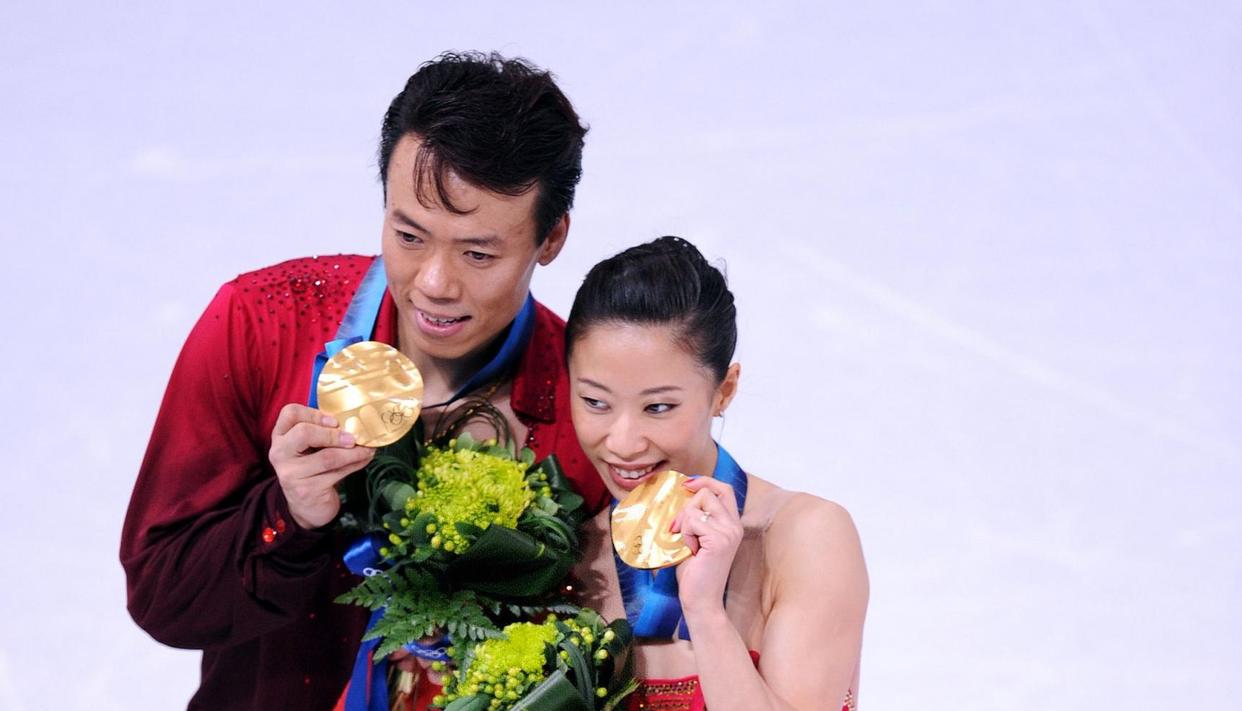 花滑传奇!49岁赵宏博满头白发,申雪风韵犹存,10岁女儿夺3冠