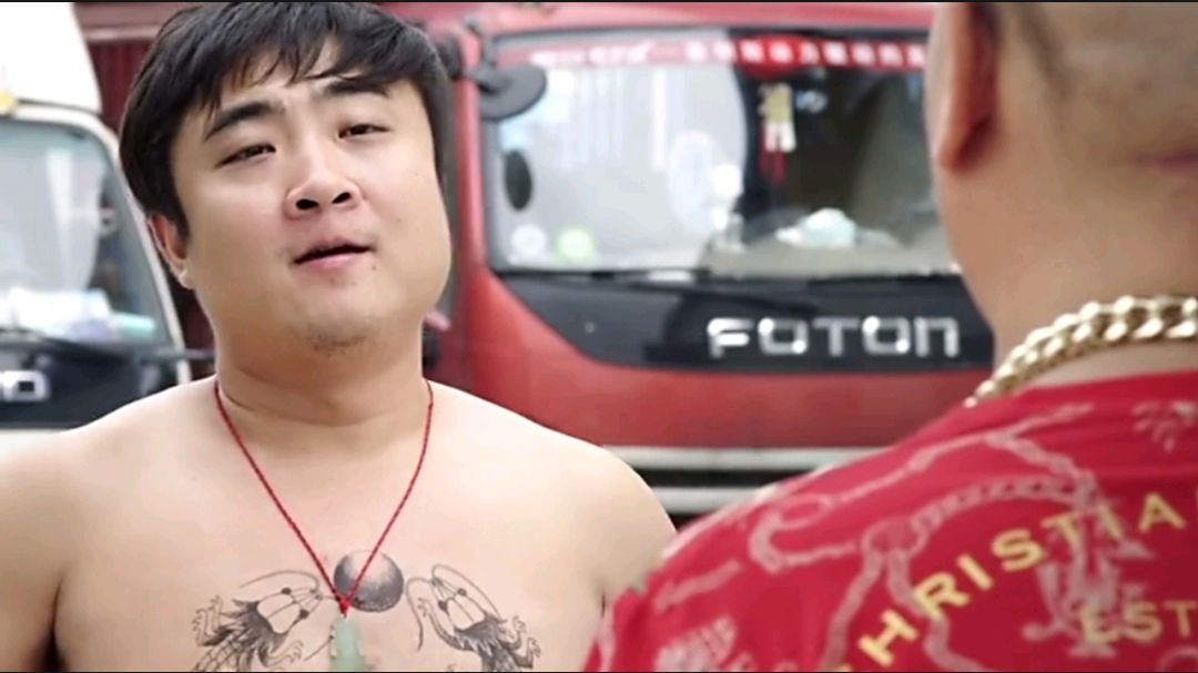 盘点:影视剧中爆笑纹身名场面,乔杉硬要在身上纹一对皮皮虾!
