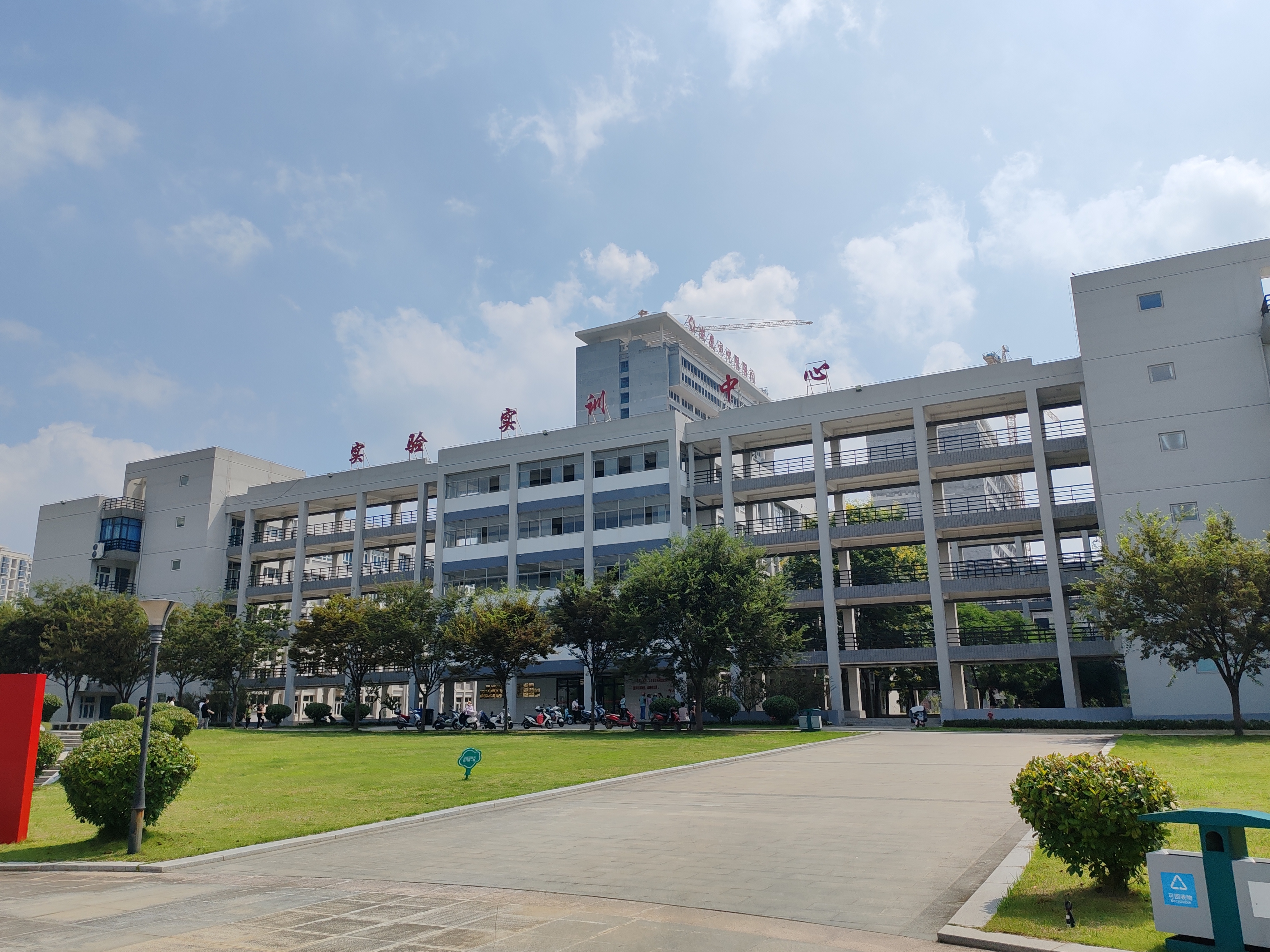 孩子,选择了杏林,就要为之奋斗一生. 努力学习,谨记良心