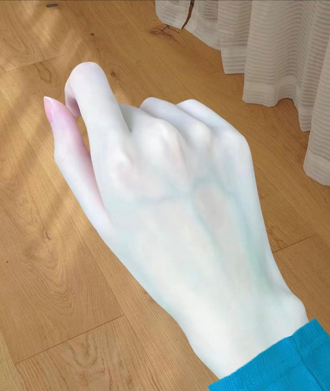 纤纤玉手,说的就是这样式的吧?真的是洁白如玉,白璧无瑕,你觉得美吗?