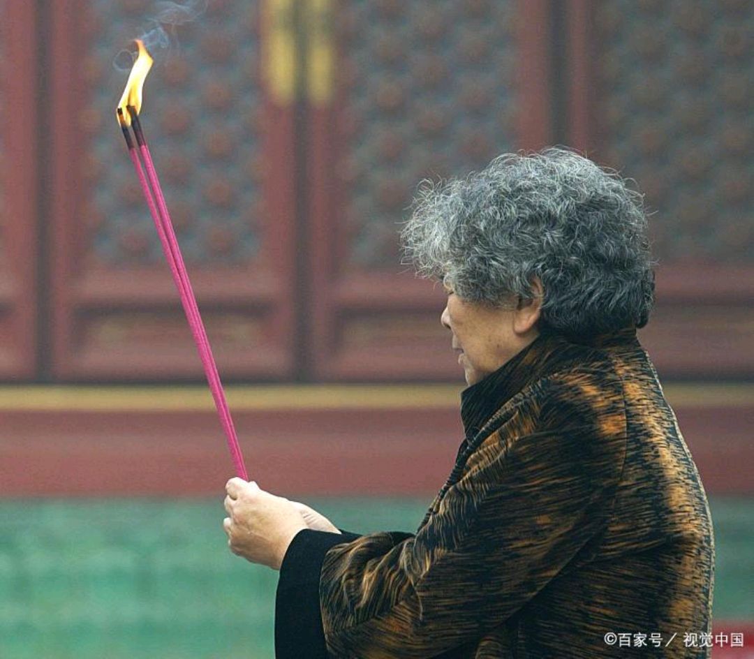 去寺院烧香礼佛,会得到加持吗?明白了这些道理,答案不言而喻