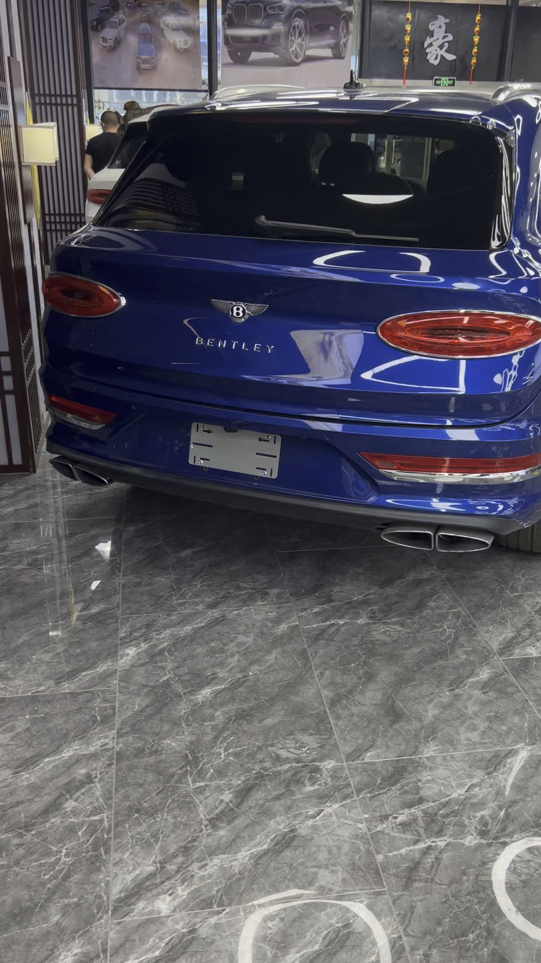 全新宾利添越蓝色现货私聊这款