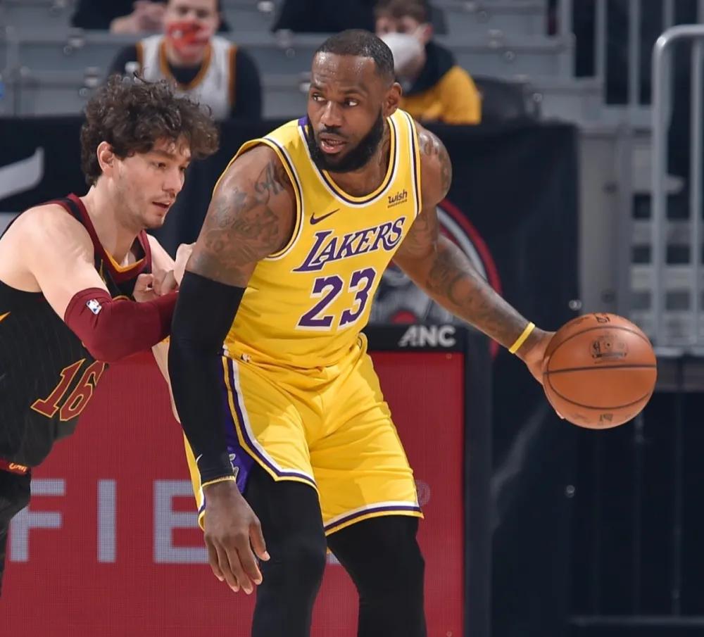 戴维斯患流感,詹姆斯21 17,米切尔独砍43分湖人不敌骑士