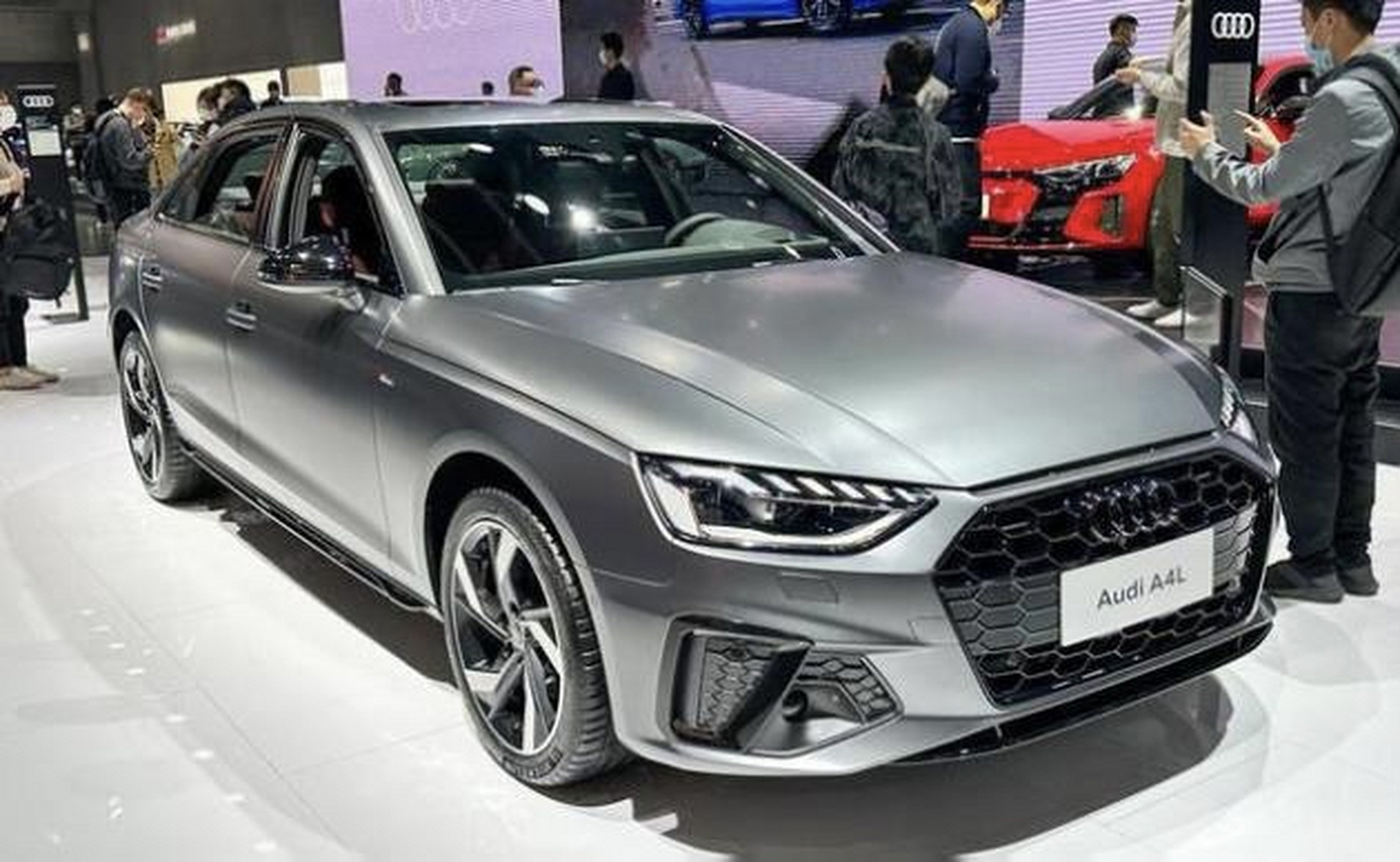 近期,一汽-大众典迪品牌旗下的2024款奥迪a4l正式登场,这款新车的