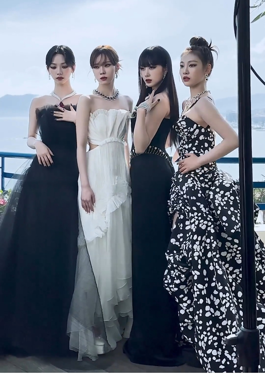 明星动态# #明星穿搭# #aespa