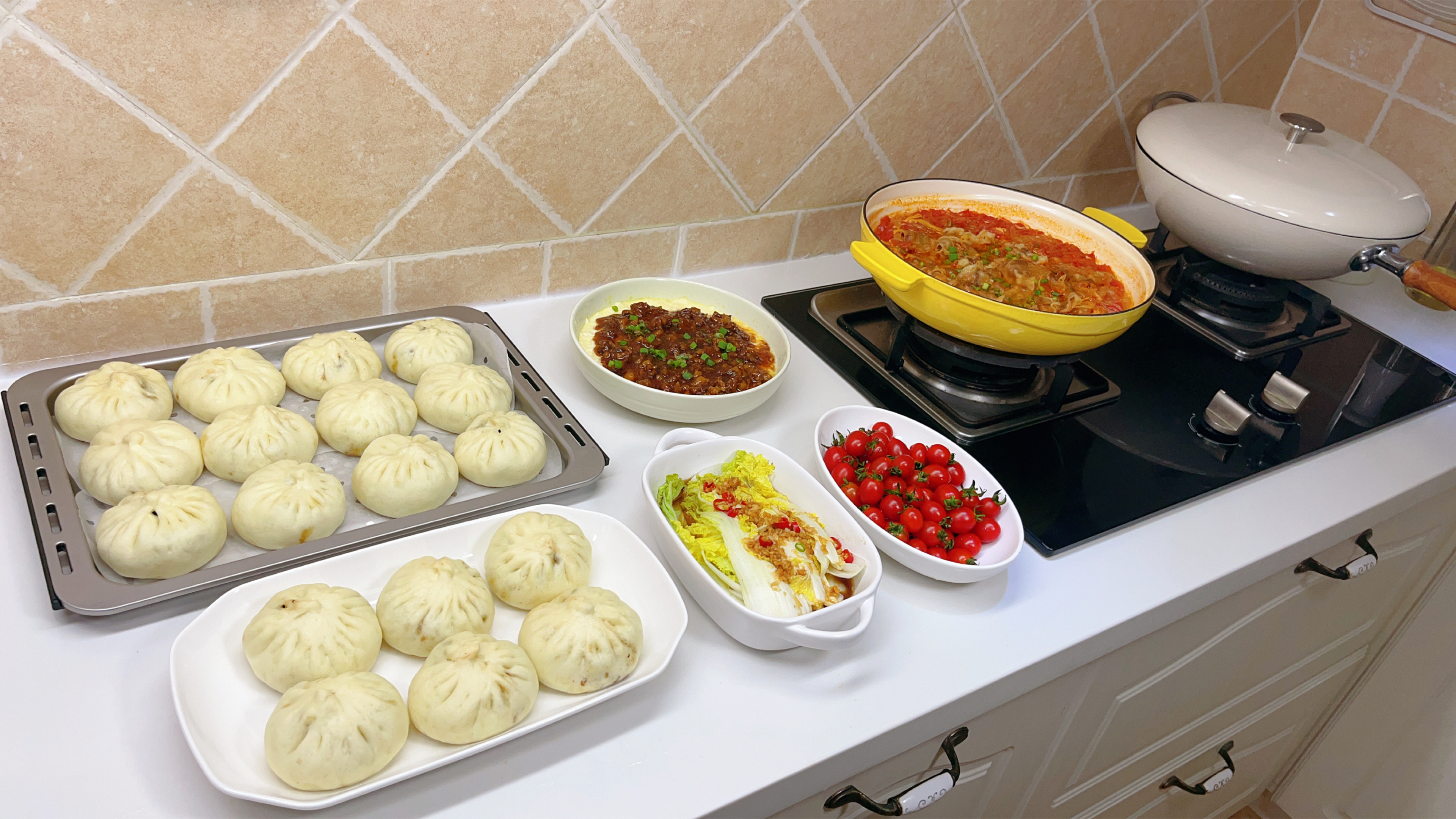 开箱减脂好物,给家人蒸了梅干菜酱肉包,搭配酸汤肥牛巨美味!