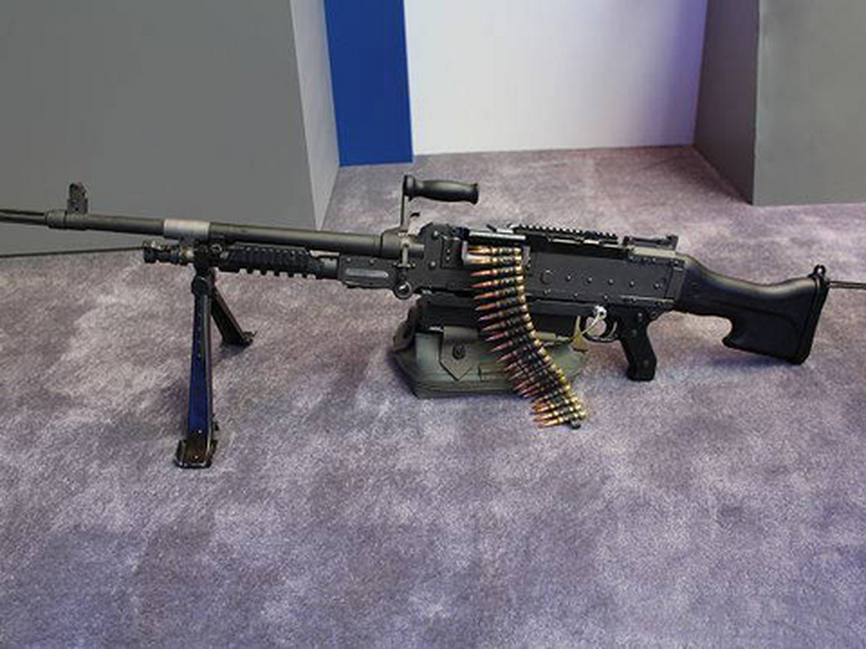 荷兰与比利时fn-herstal公司签署向乌克兰提供mag机枪的合同.