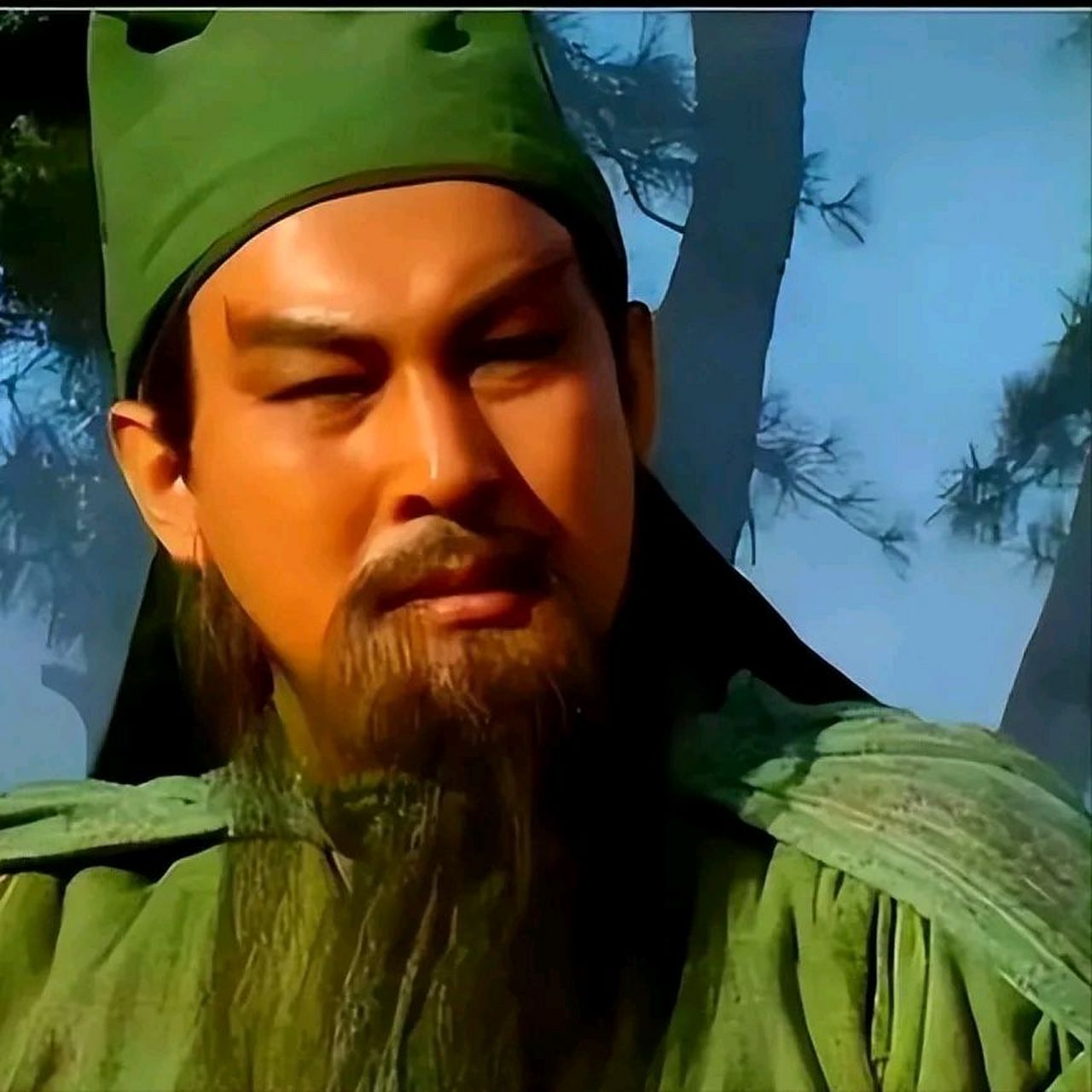 演员陆树铭,扮演过三国里的关羽,拍戏的时候,摔落马下,膝盖受伤