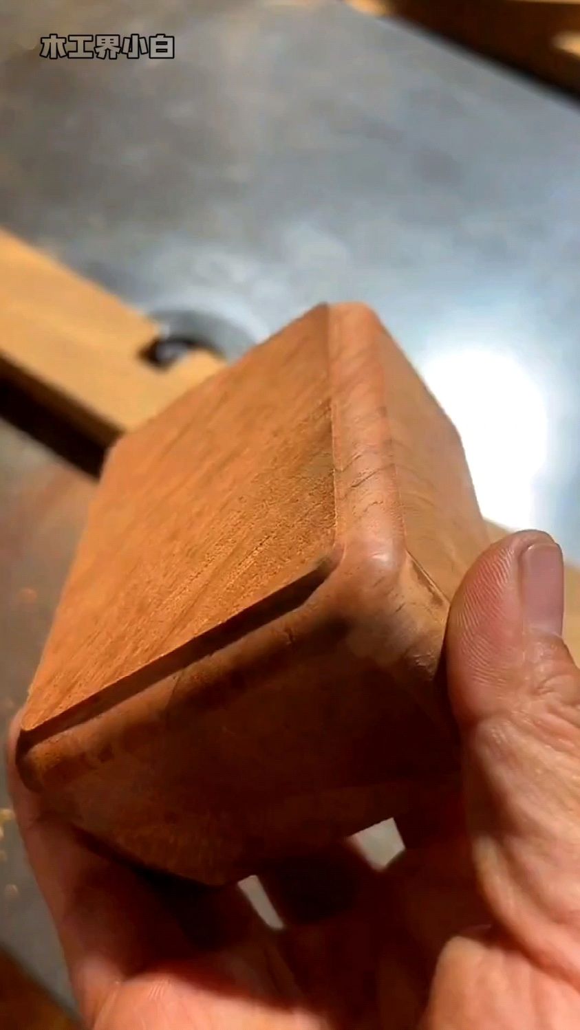 传统木工手艺机械倒圆制作线条