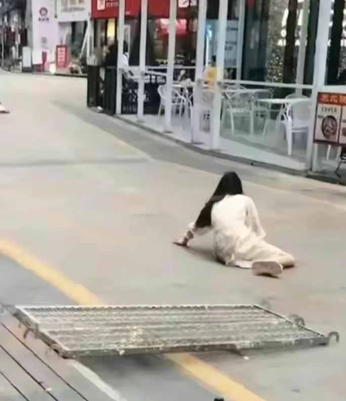 最近漳州情杀案热议不断,情夫被捅几十刀身亡