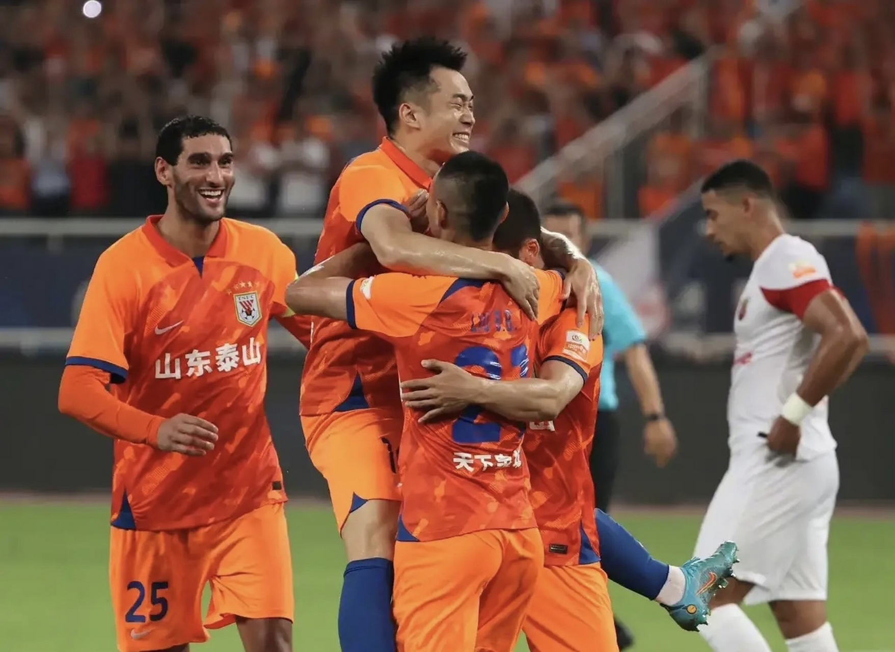 本场他顶住压力,终场前助攻贾德松打进了一粒绝杀球,我对费莱尼的领袖