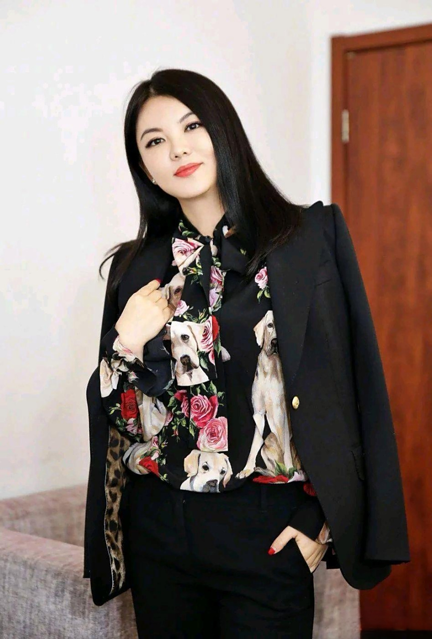 湖南省岳阳市最新女首富揭晓: 李湘,1976年生于湖南长沙,贯籍岳阳