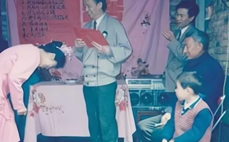 回顾:四川恶徒李文忠,逼死父亲,打疯母亲,霸占女儿长达8年!