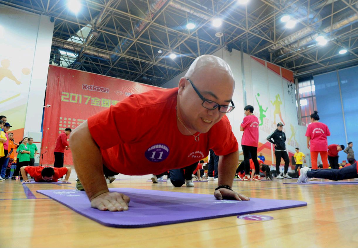 景海鹏每天600个俯卧撑上千次跳绳