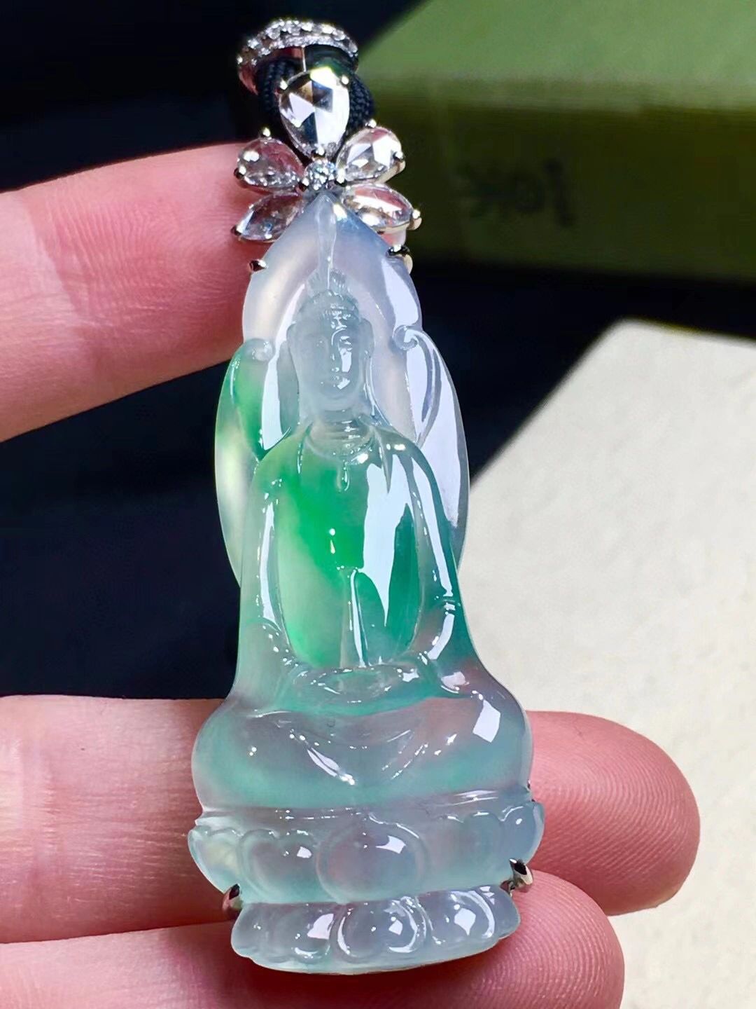 18k金镶嵌观音牌吊坠