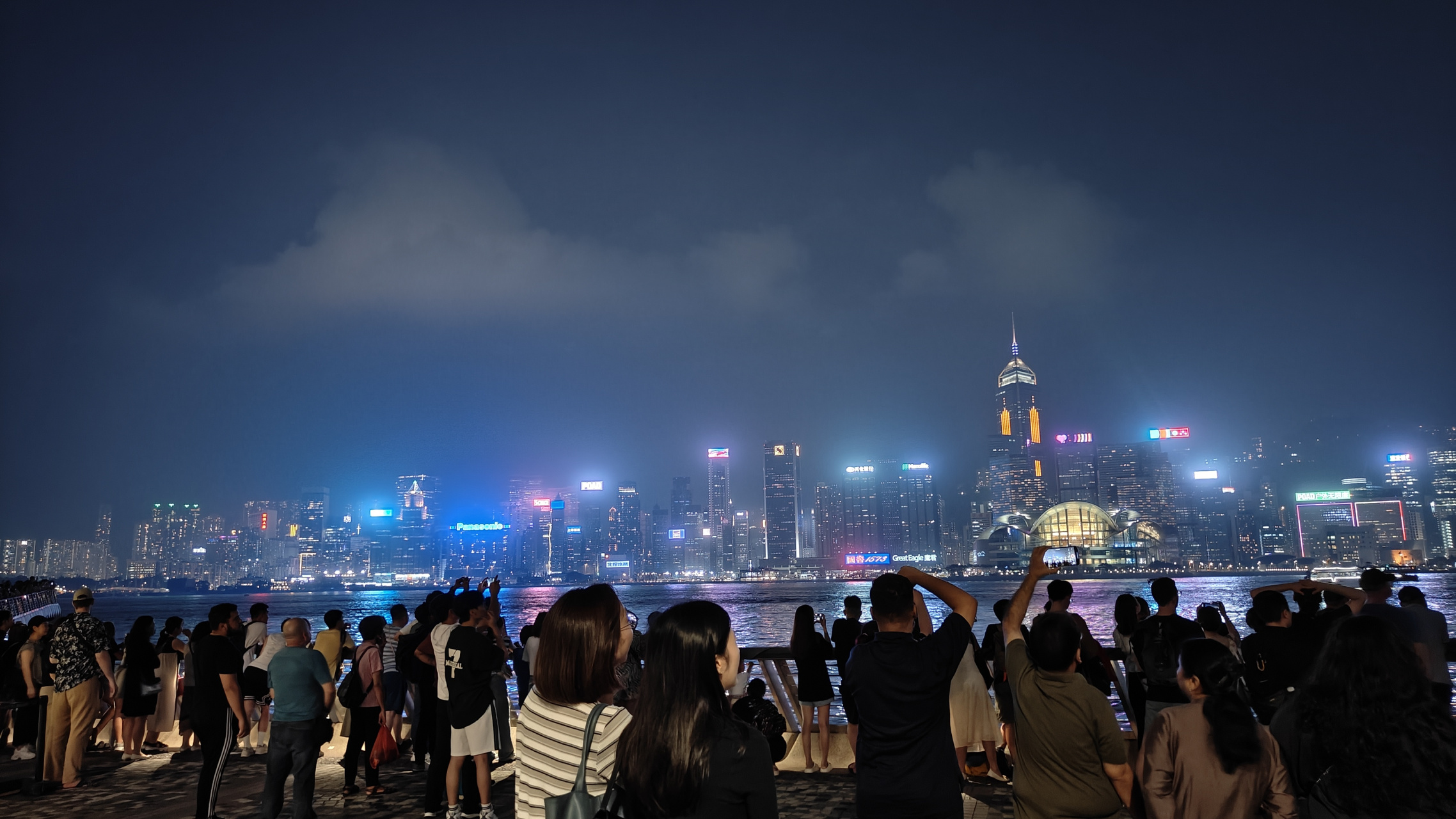 维多利亚港,星光大道,值得一见一闻.