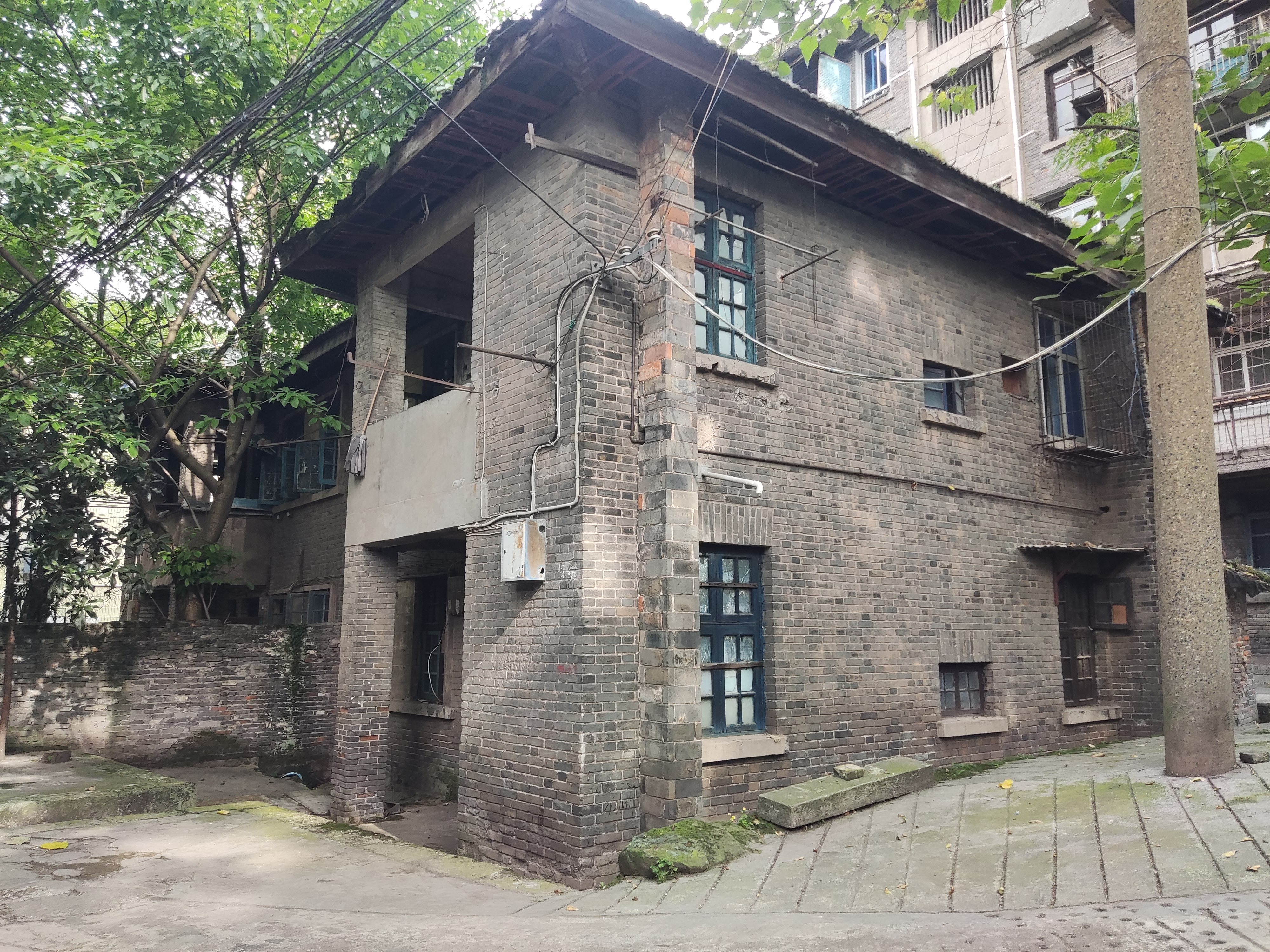 重庆江北公园旁的三线厂,历史悠久战功显赫,宿舍老旧令人费解