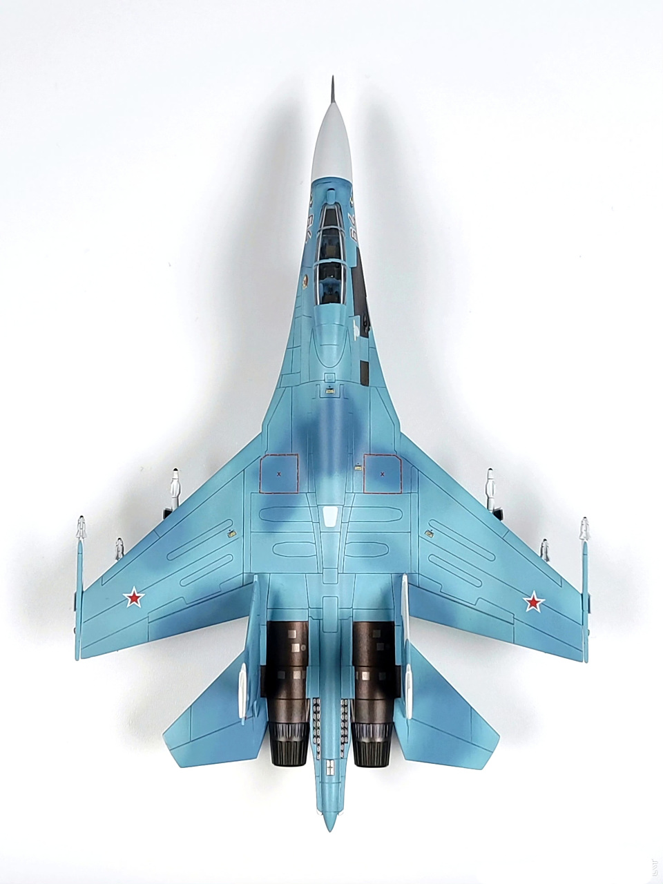 27ub 侧卫-c战斗机 "红色64号",该机是苏-27战斗机的