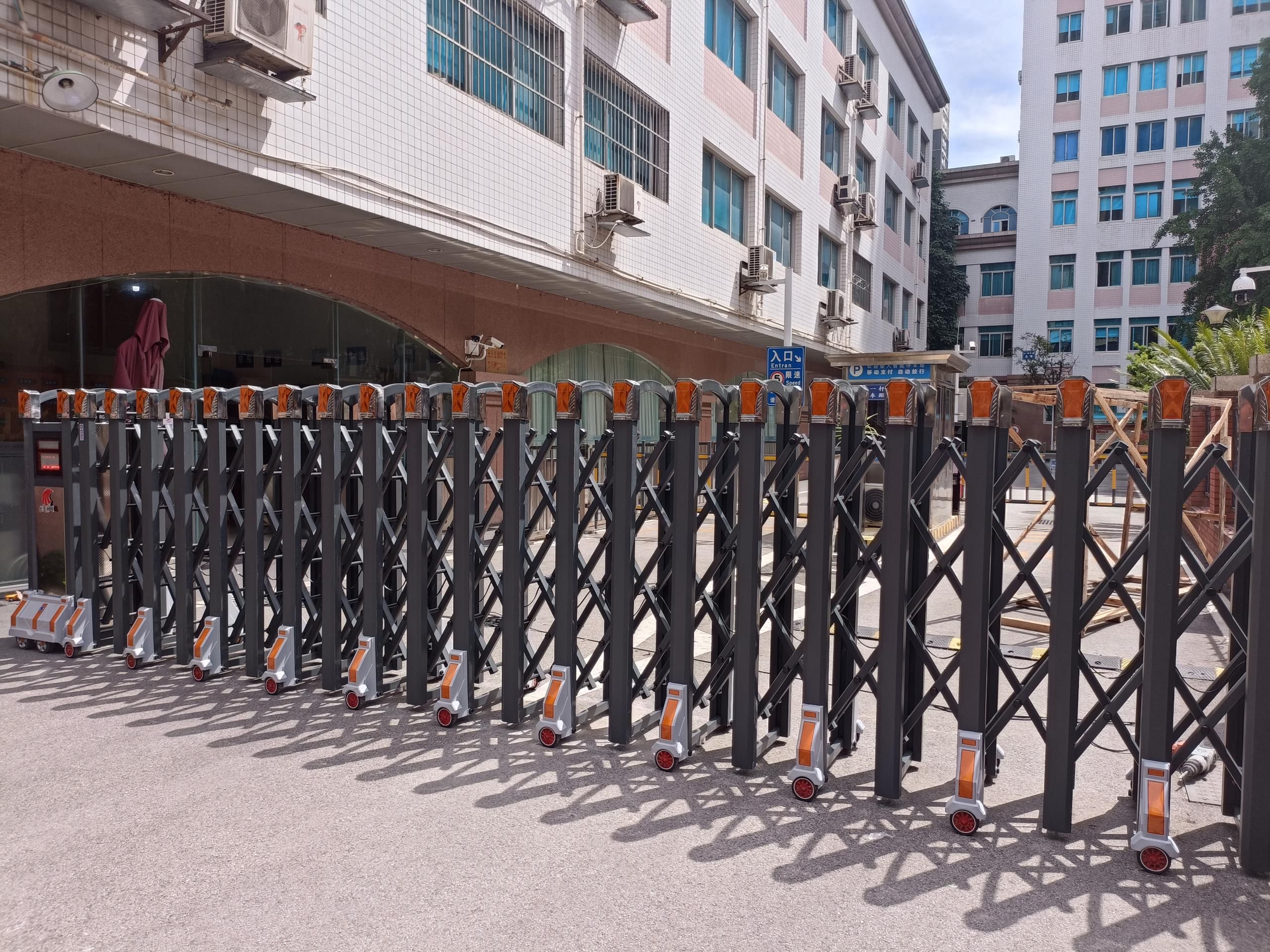 四川成都客户安装捷鹰科技电动伸缩门